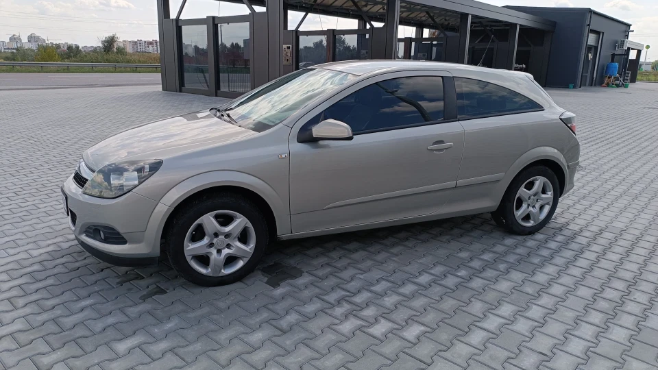 Opel Astra GTC Міський Піжон