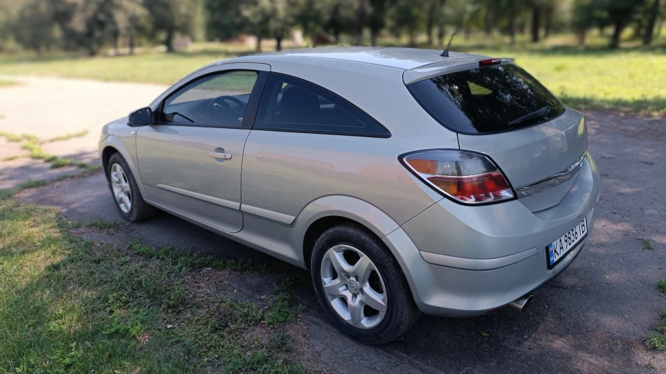 Opel Astra GTC Міський Піжон 4