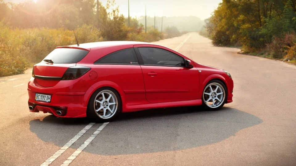 Opel Astra GTC Niedrig und laut. 3