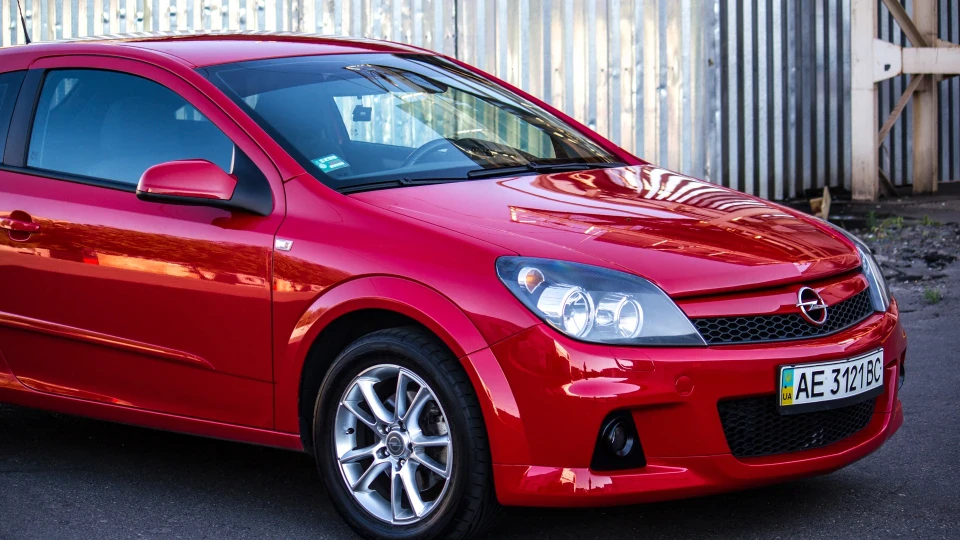 Opel Astra GTC the red DRAGON
