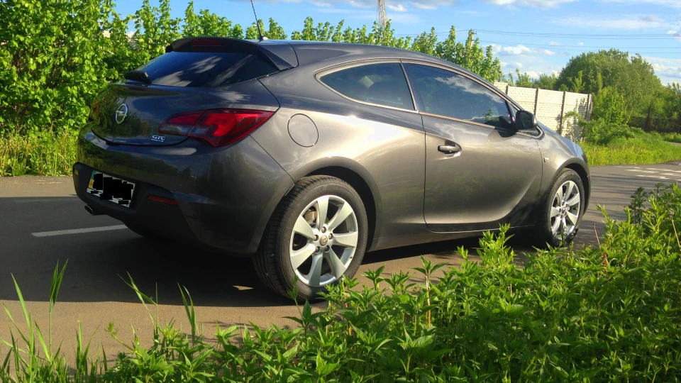 Opel Astra GTC турбо равлик =)) 2