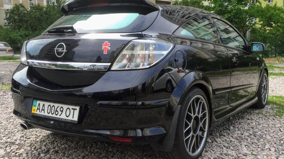 Opel Astra GTC z20LEH OPC 3