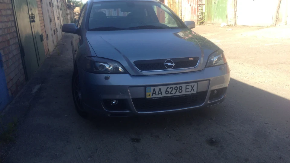 Opel Astra OPC 2.0 turbo 2