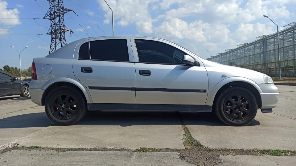 Opel Astra 2