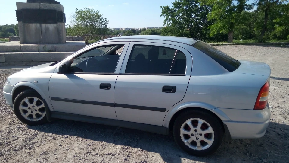 Opel Astra 2
