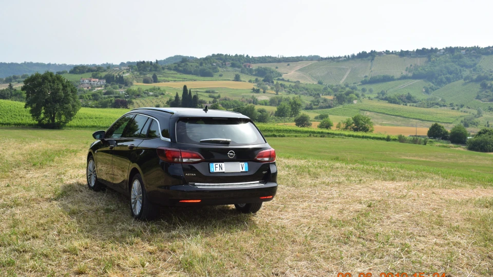 Opel Astra 1.6 tdi 110 лс 4