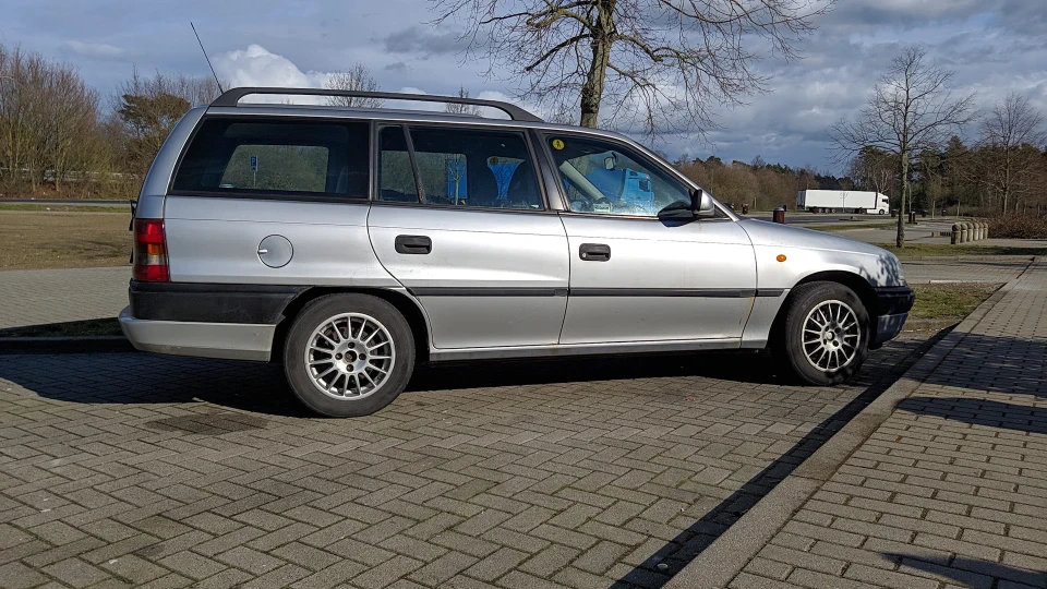 Opel Astra 1.6 X16XEL Caravan 2