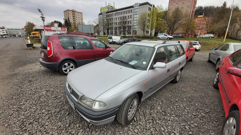 Opel Astra 1.6 X16XEL Caravan 3