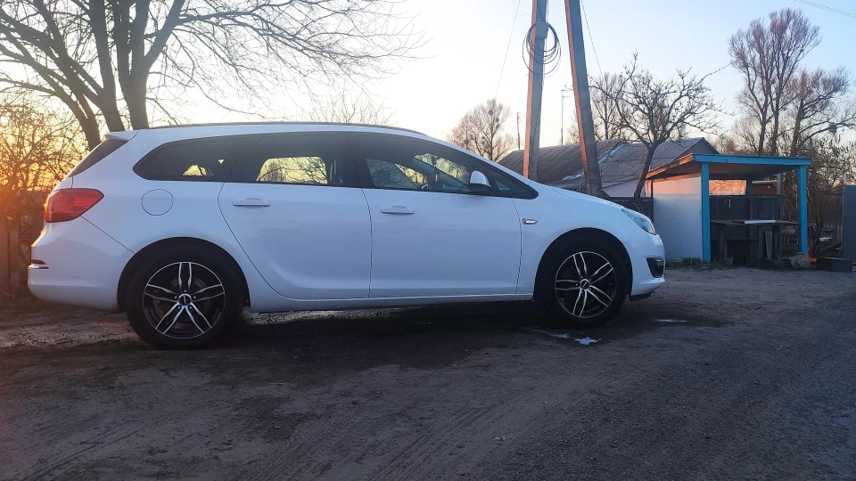 Opel Astra 1.6CDTI 4