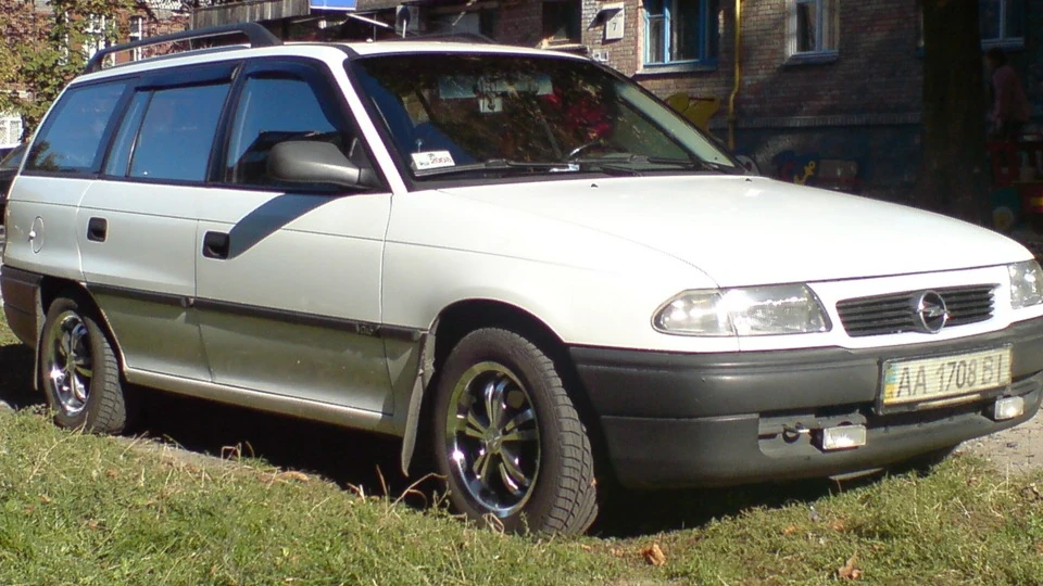 Opel Astra 1,6i (X16SZR)