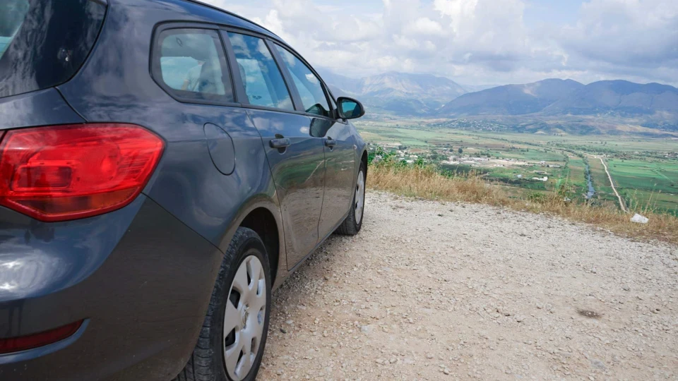 Opel Astra 1,7 мокрий асфальт.. 2