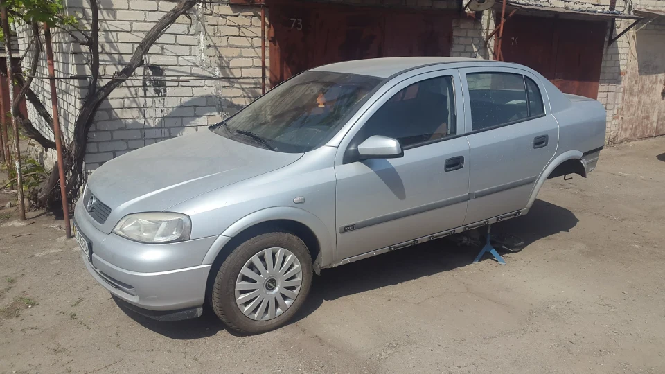 Opel Astra 1,8 на ремонті 3