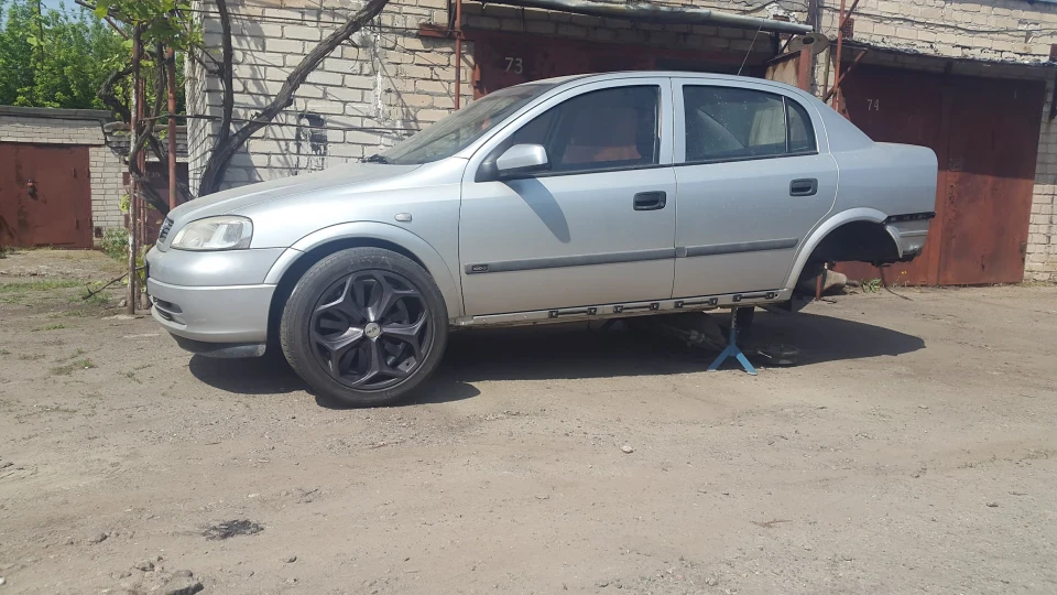 Opel Astra 1,8 на ремонті 4