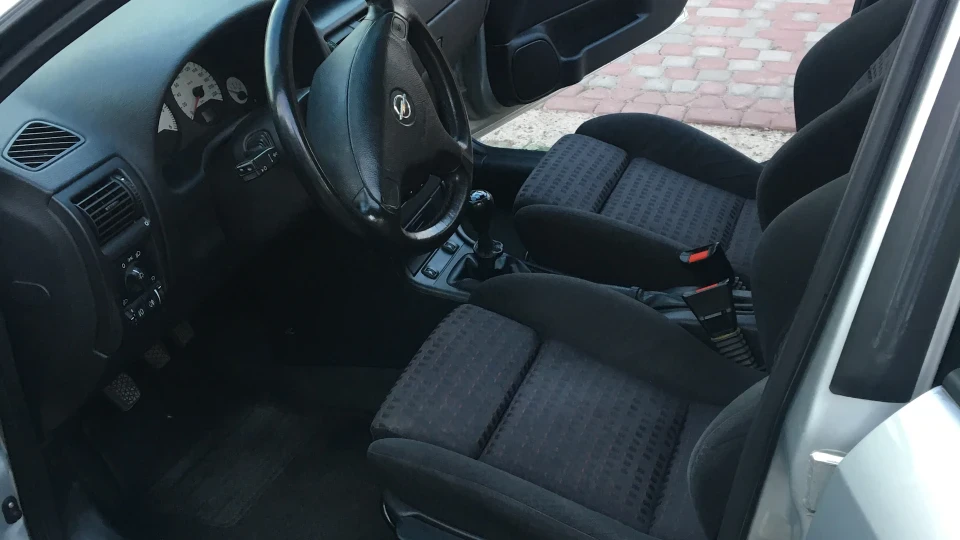 Opel Astra 2.0 DTI 4