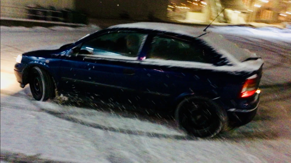 Opel Astra 2.0 Turbo 2