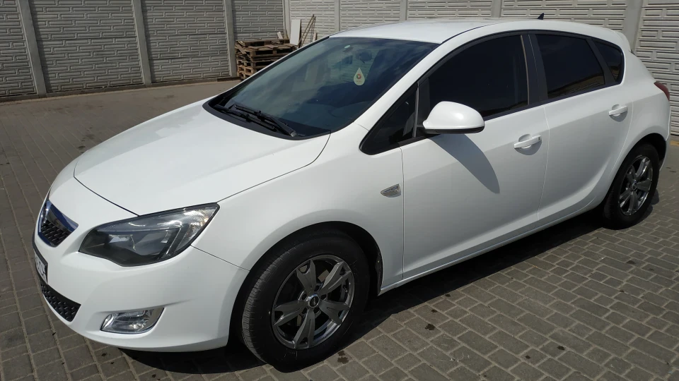 Opel Astra Біленька 3