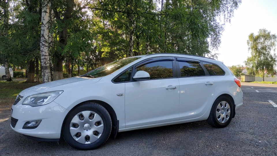 Opel Astra Білий Білий