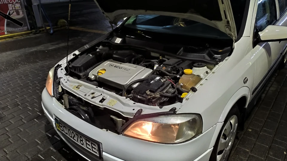 Opel Astra білий караван 3