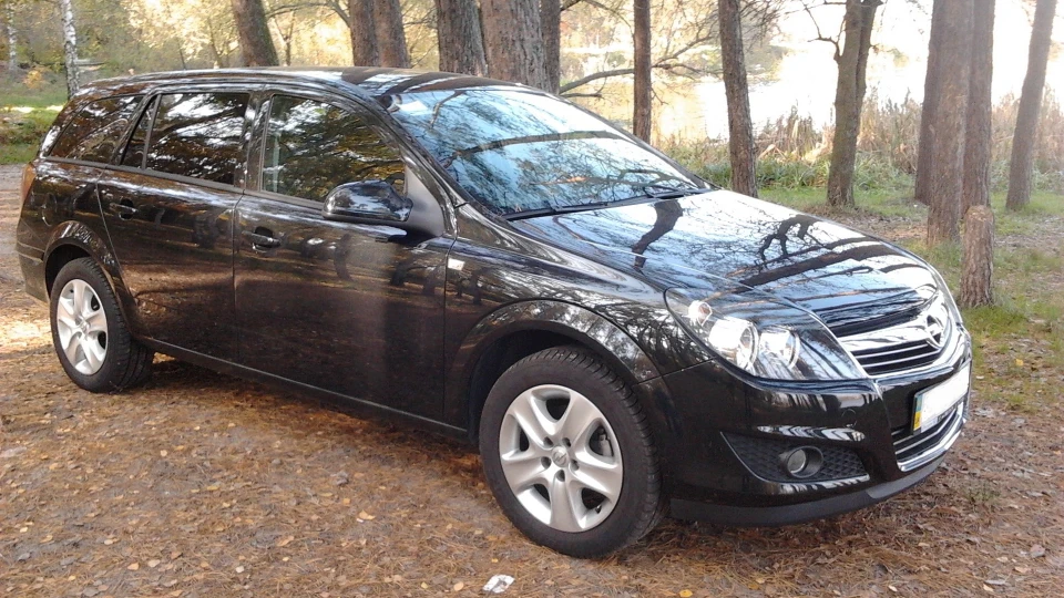 Opel Astra Black Diamond 2