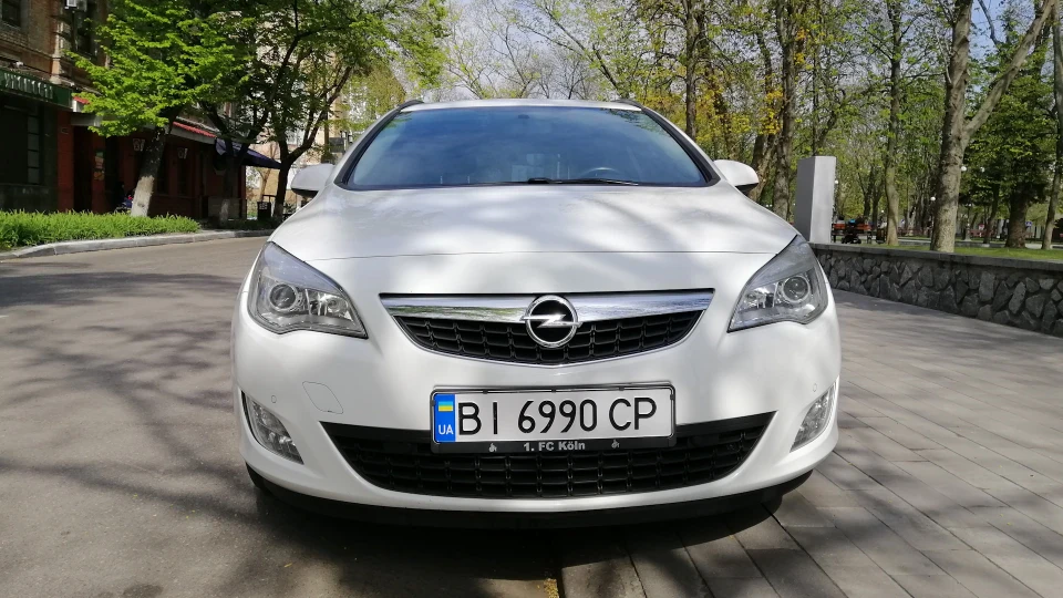 Opel Astra Black&White Turbo 5