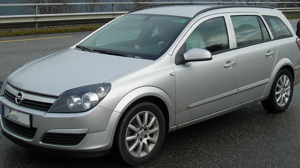 Opel Astra Break gris 1.9 cdti