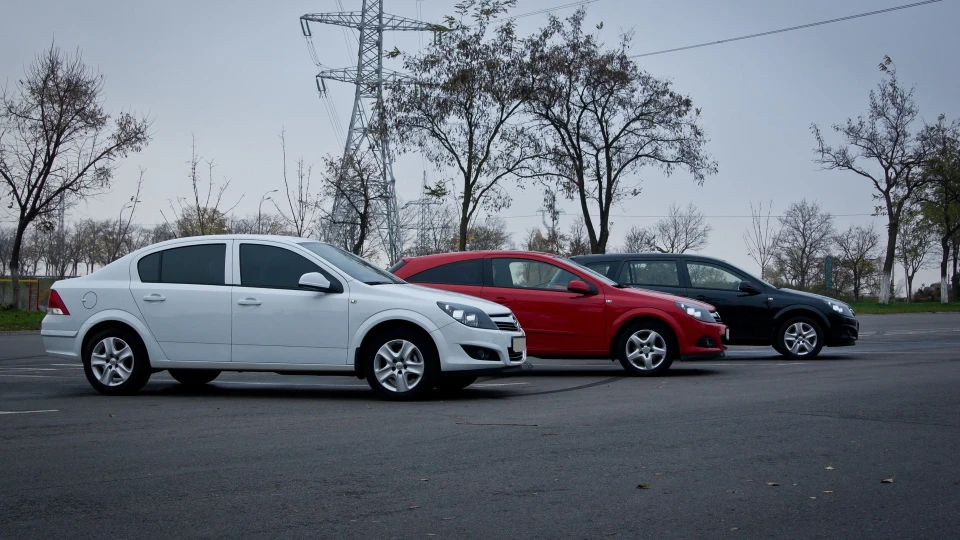 Opel Astra B&W 3