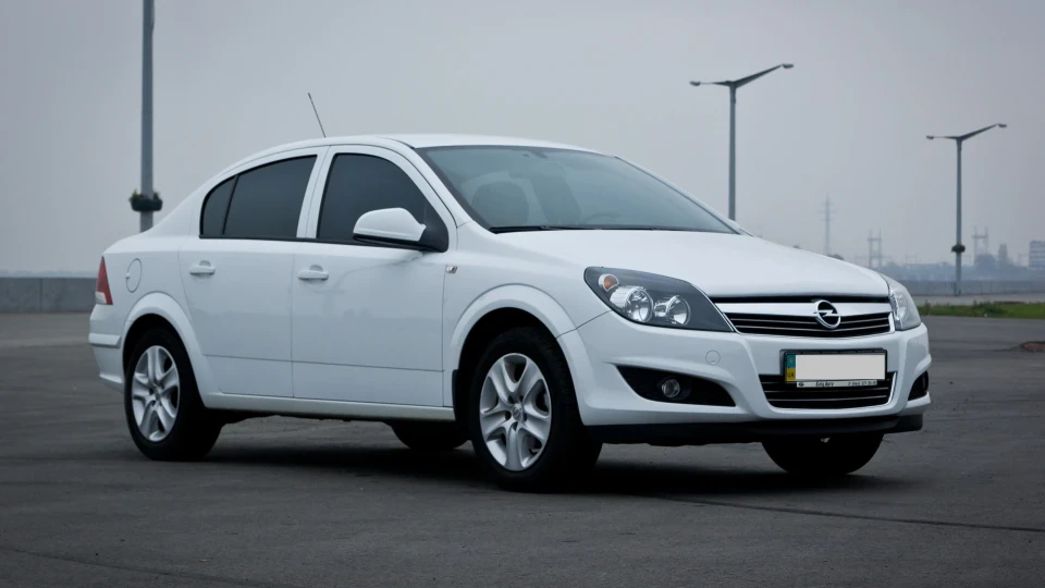 Opel Astra B&W 5