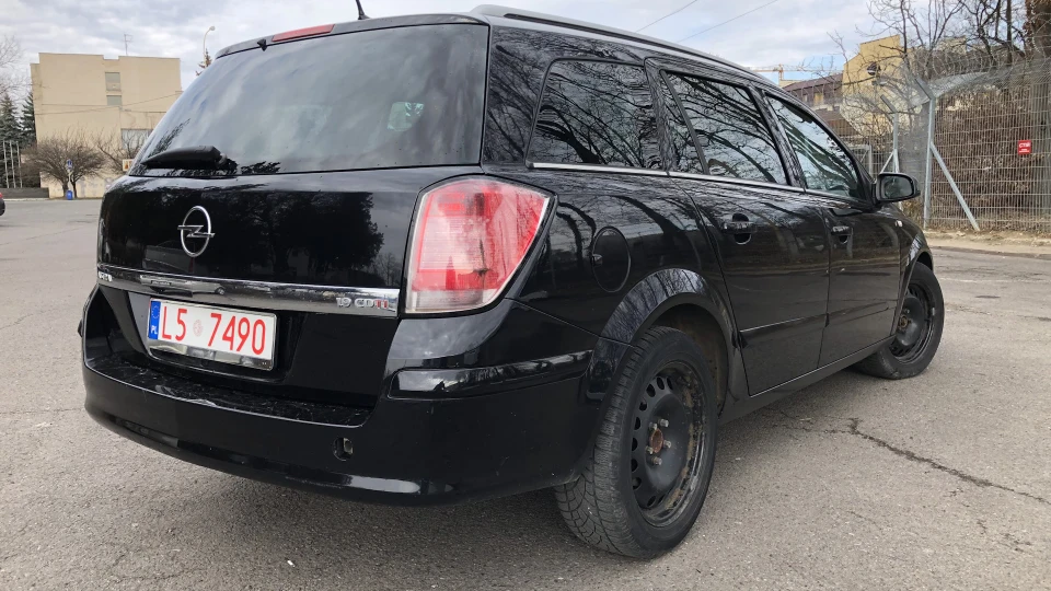 Opel Astra Чорна діра 2