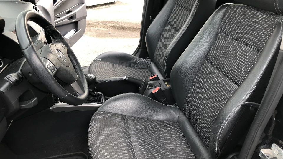 Opel Astra Чорна діра 4