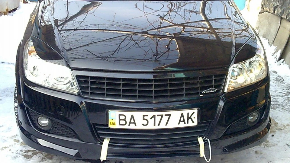 Opel Astra Чорна