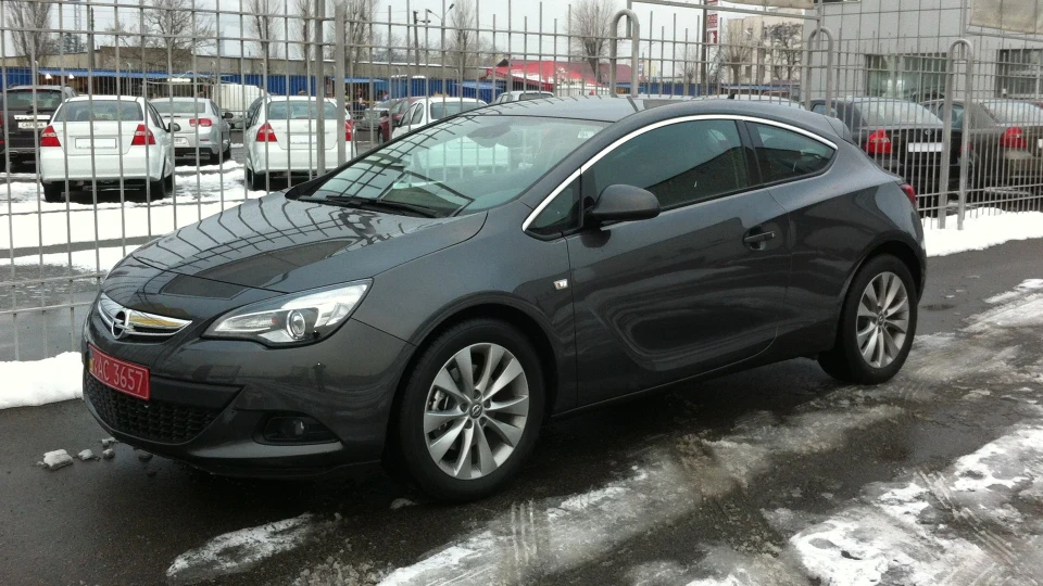 Opel Astra GTC 4