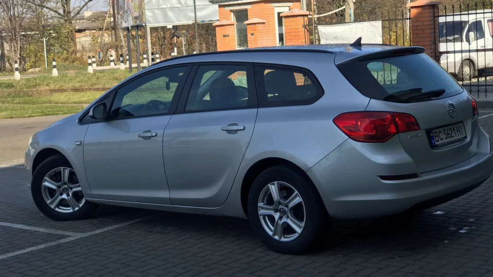 Opel Astra J 5