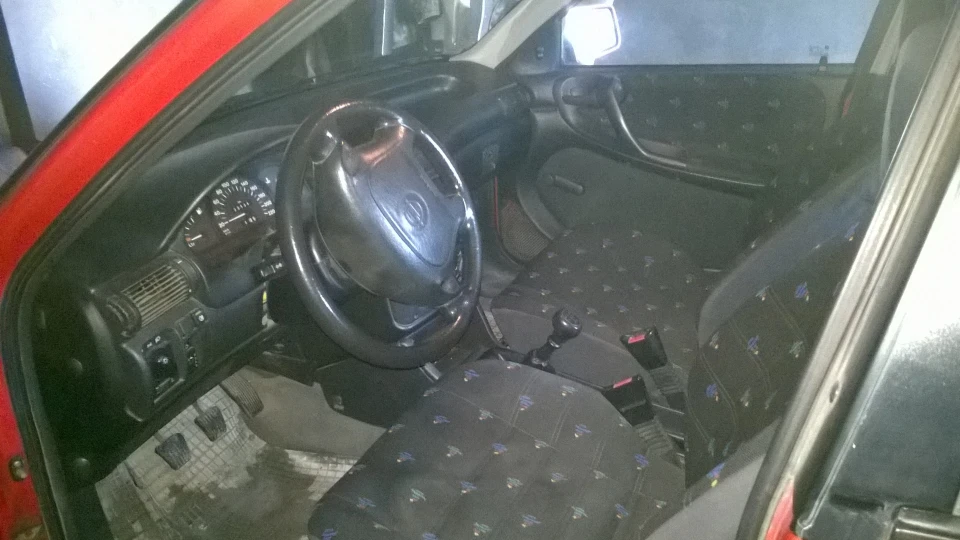 Opel Astra червона ластівка 2