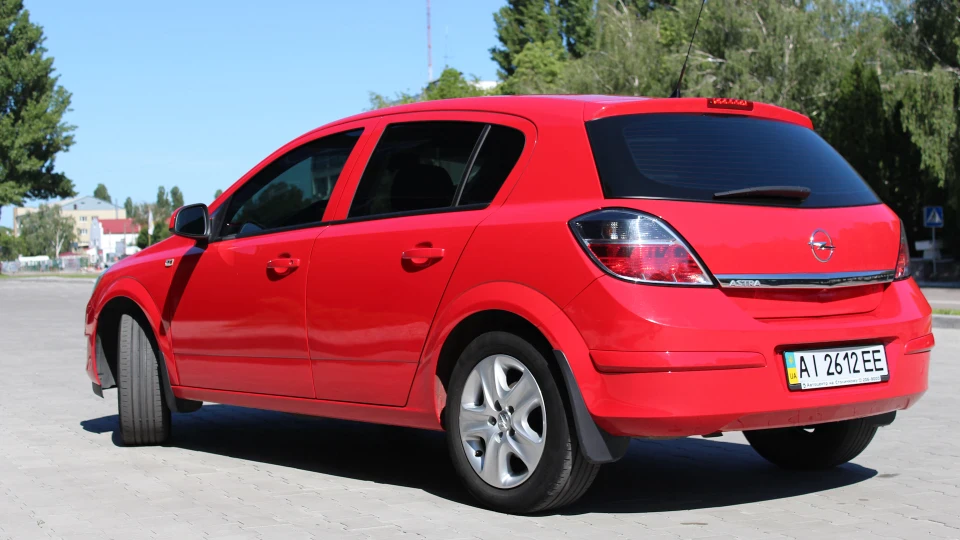 Opel Astra червоненька 3