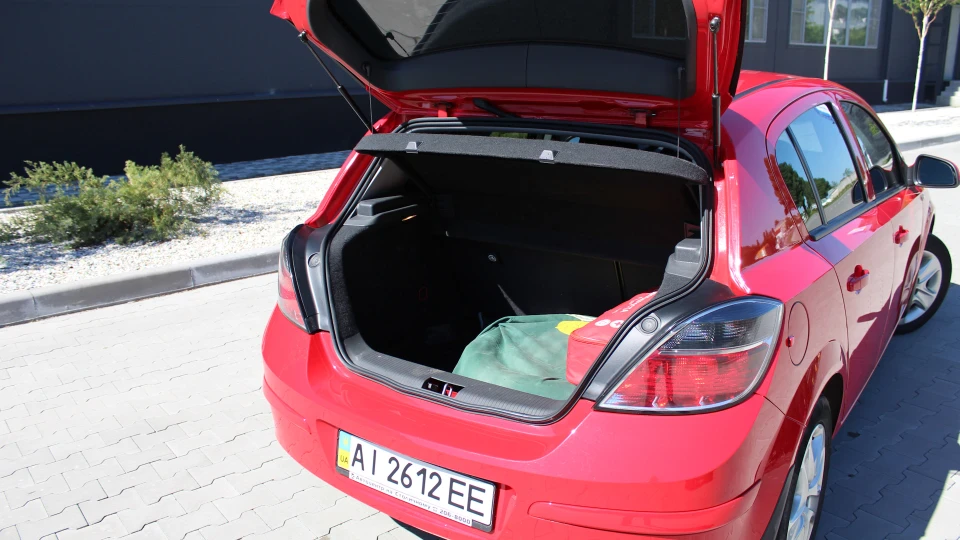 Opel Astra червоненька 4