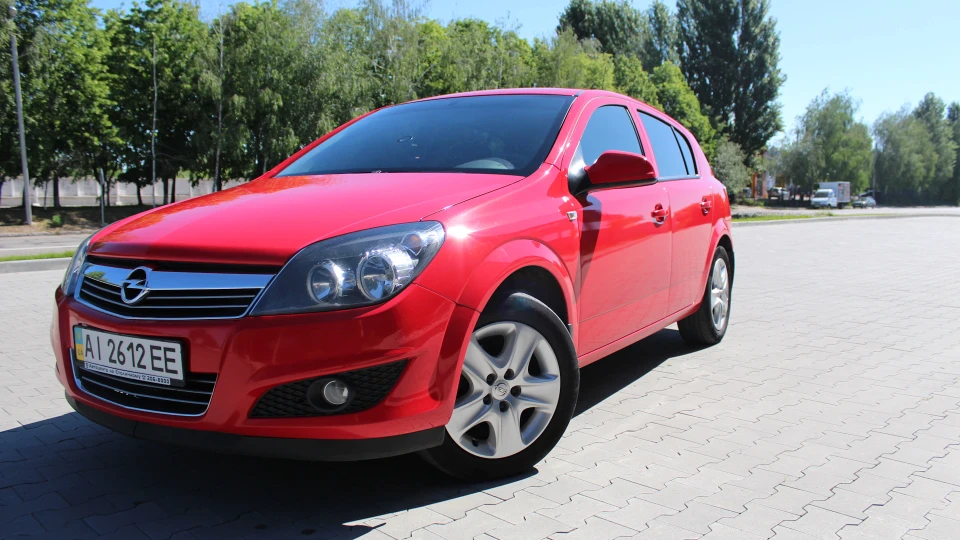 Opel Astra червоненька 5