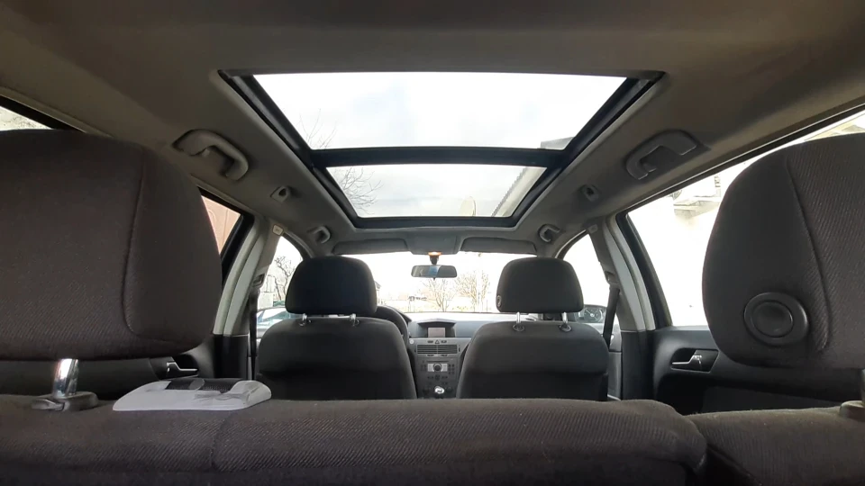 Opel Astra Panorama 2