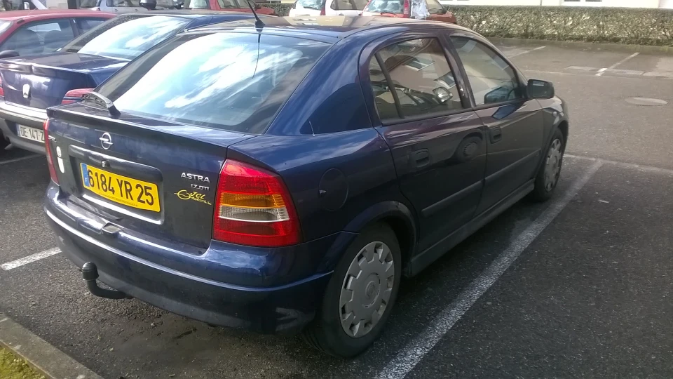 Opel Astra Petit et bleu 1.7 DTI 2