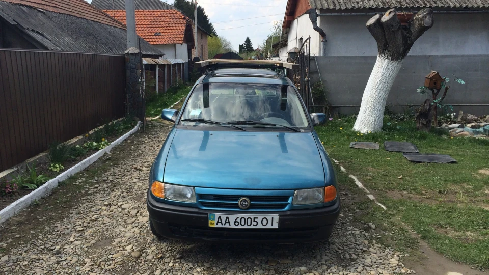 Opel Astra поки що їздить)