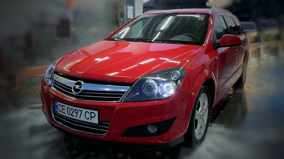 Opel Astra RED COSMOS