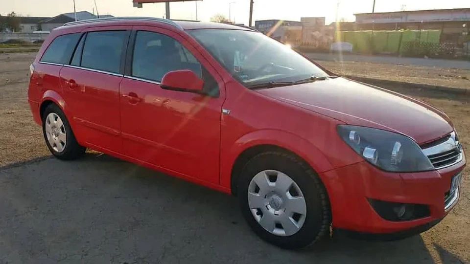 Opel Astra RED COSMOS 3