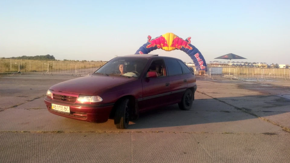 Opel Astra RED LIGHTNING