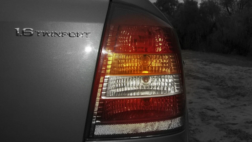 Opel Astra Сіренький 3