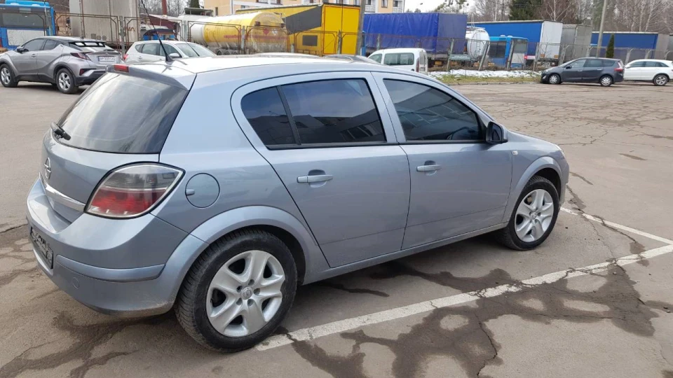 Opel Astra Сірий металік