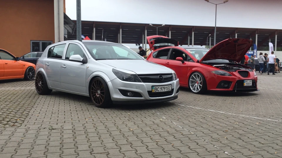 Opel Astra Сірий металік, 3