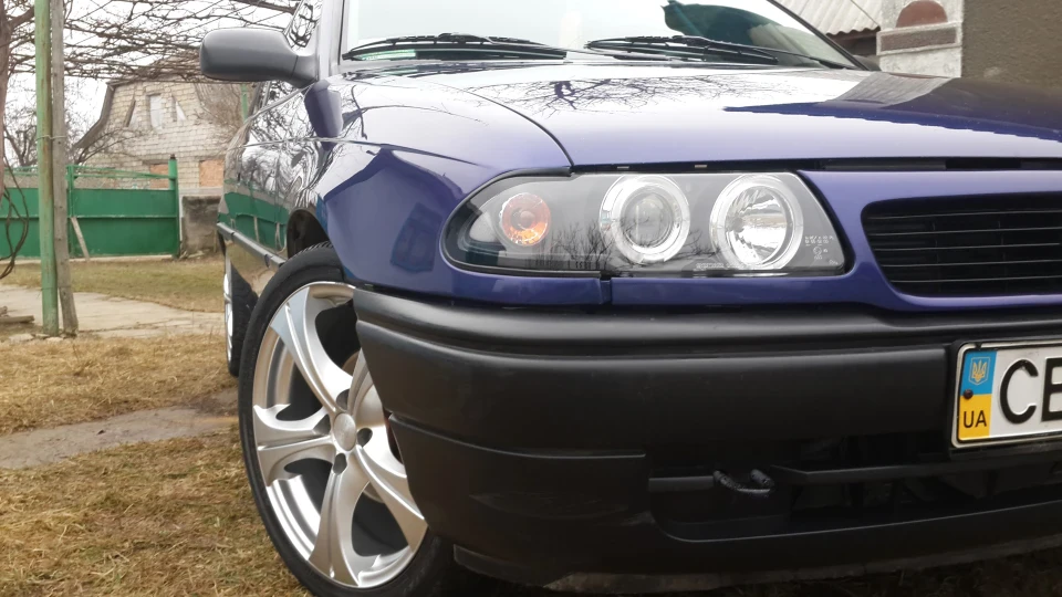 Opel Astra Синій металік. 1.6 105л. 2