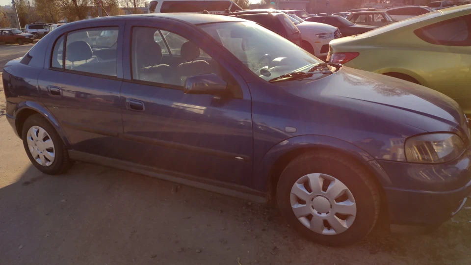 Opel Astra Синій опель 1.6 і 16кл