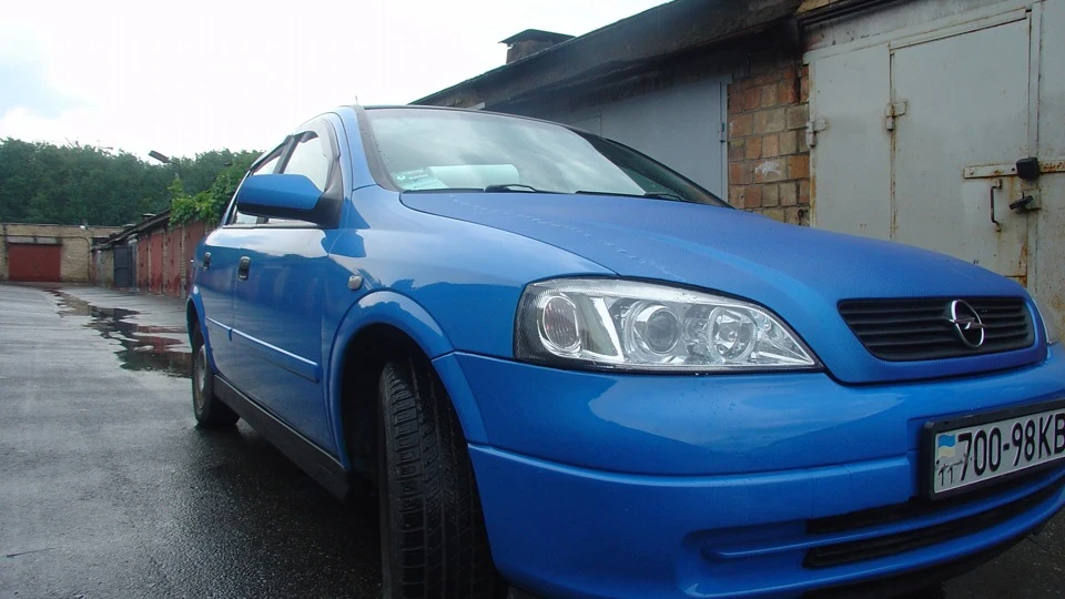 Opel Astra СинійКарбон з Angel Eyes 3