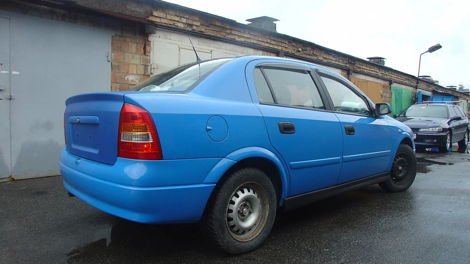 Opel Astra СинійКарбон з Angel Eyes 5