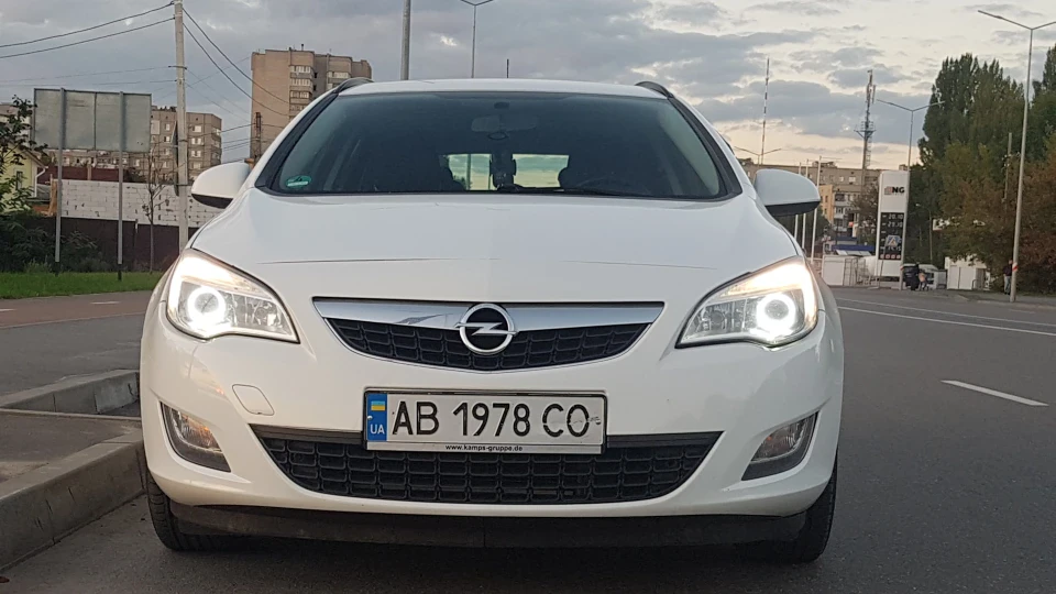 Opel Astra White Angel